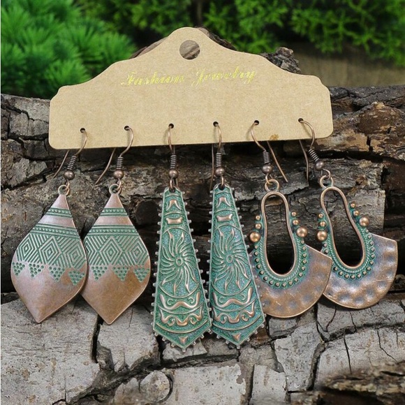 Jewelry - Three pair of bronze earrings